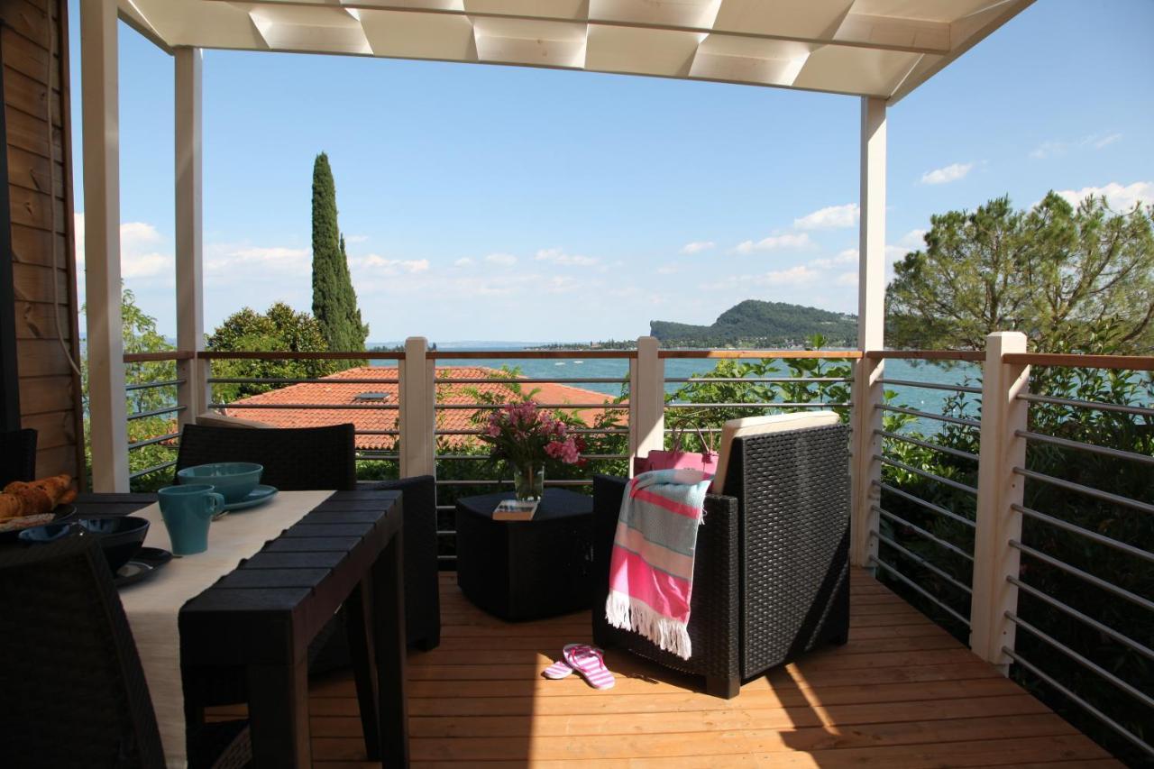 Campeggio Europa Silvella サン・フェリーチェ・デル・ベナーコ エクステリア 写真 A balcony