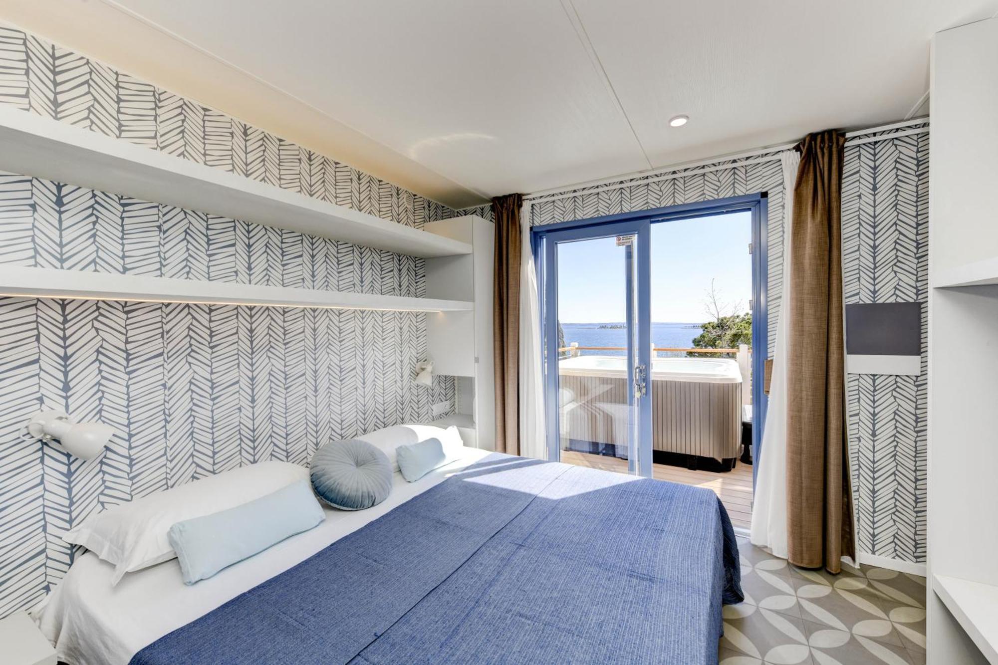 Campeggio Europa Silvella サン・フェリーチェ・デル・ベナーコ エクステリア 写真 A bedroom in a typical hotel